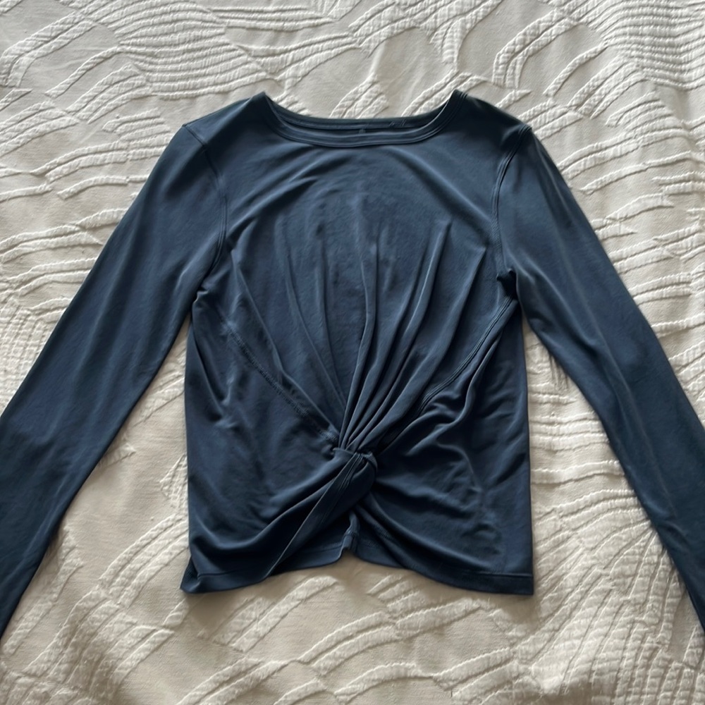 Lululemon twist front long sleeve top